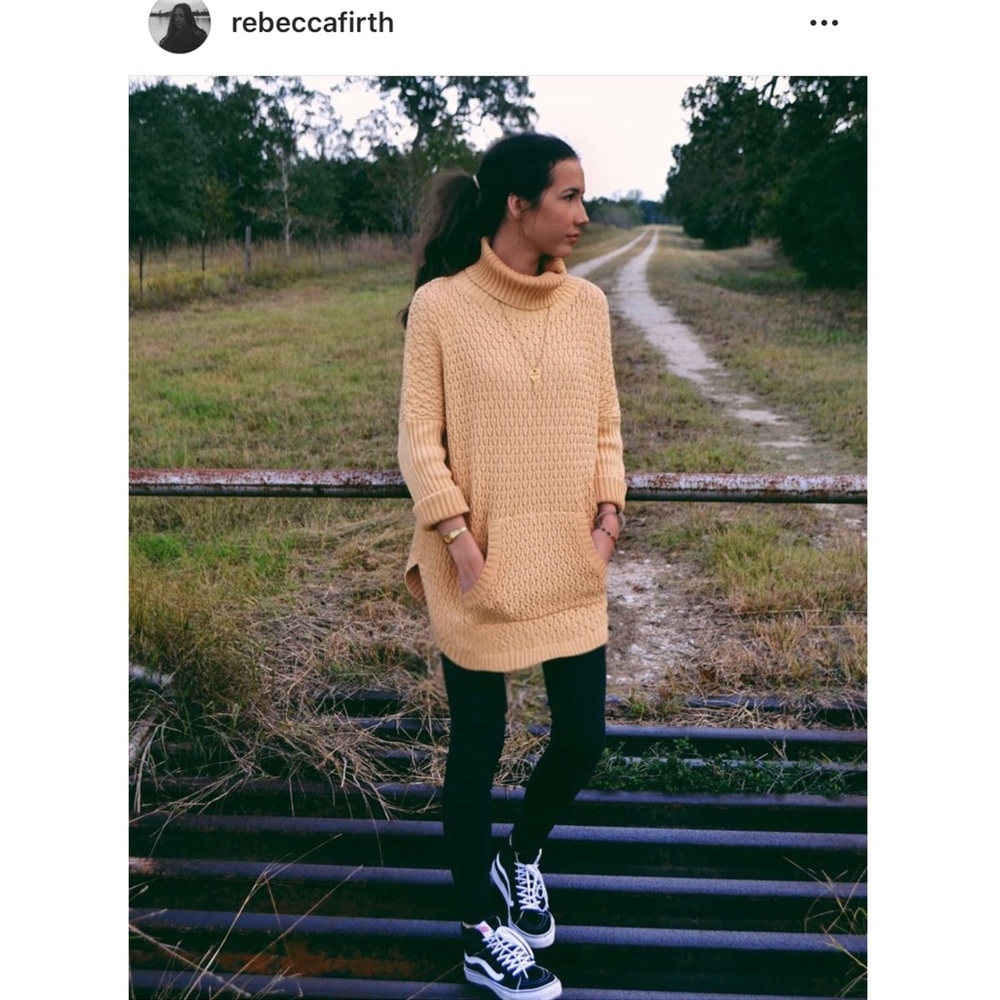 Mustard / Tan Chunky Knit Turtleneck Sweater